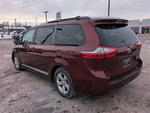 Used 2015 Toyota Sienna LE image 5
