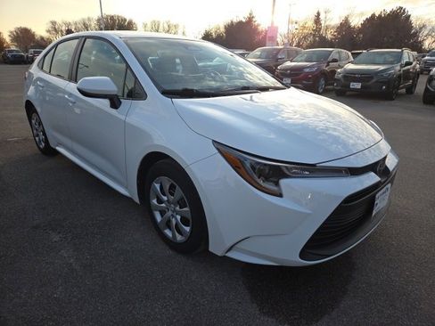 Used 2025 Toyota Corolla LE image 6