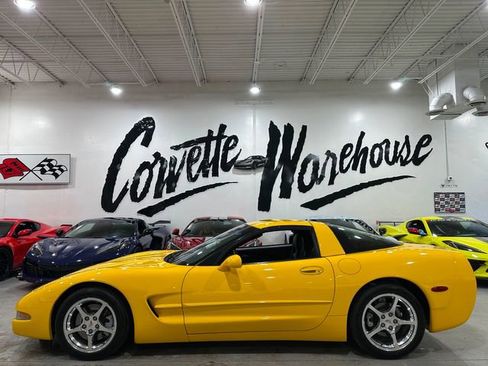Used 2002 Chevrolet Corvette Coupe w/ Preferred Equipment Group2 RWD image 2
