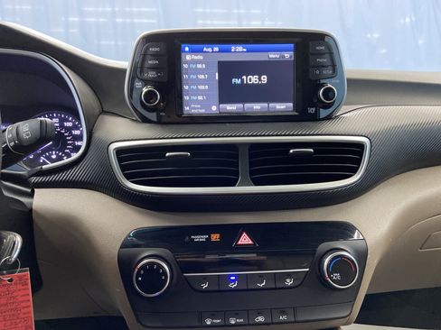 Used 2019 Hyundai Tucson SE image 16