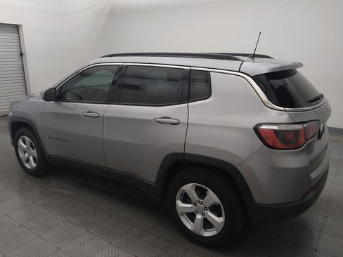 Used 2018 Jeep Compass Latitude FWD image 3