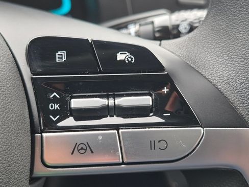 Used 2025 Hyundai Elantra Hybrid FWD image 15
