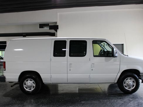 Used 2014 Ford E-150 and Econoline 150 RWD image 2