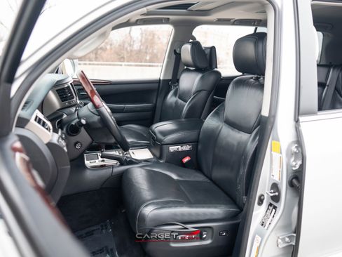 Used 2014 Lexus LX 570 4WD w/ Luxury Package image 16