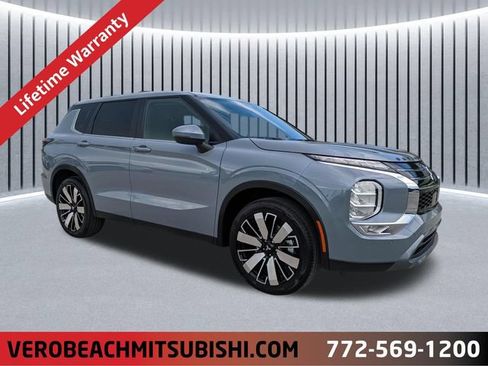 New 2026 Mitsubishi Outlander SE FWD image 1