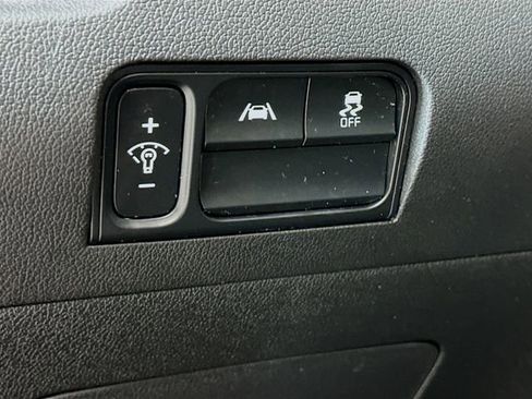 Used 2022 Kia Sorento LX image 13