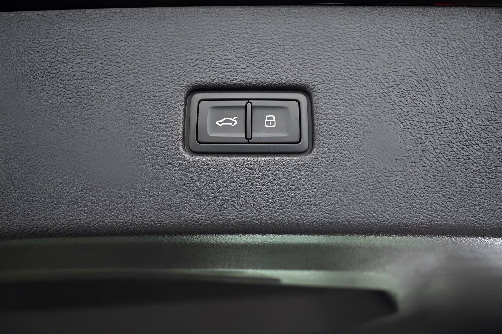 Used 2023 Audi Q8 Prestige AWD/4WD image 17