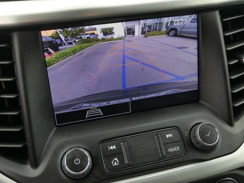 Used 2023 GMC Acadia SLE w/ Driver Convenience Package FWD image 20