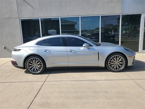 Used 2024 Porsche Panamera image 8