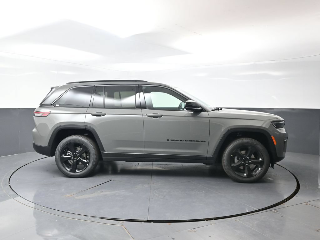New 2027 Jeep Grand Cherokee Limited AWD/4WD image 2