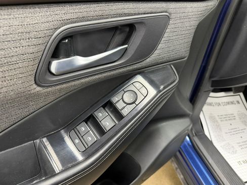 Used 2023 Nissan Rogue SV image 23