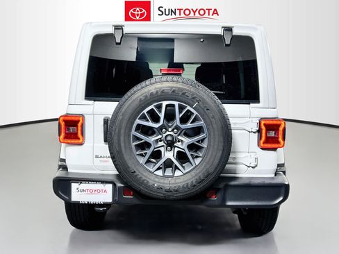 Used 2025 Jeep Wrangler Unlimited Sahara AWD/4WD image 5