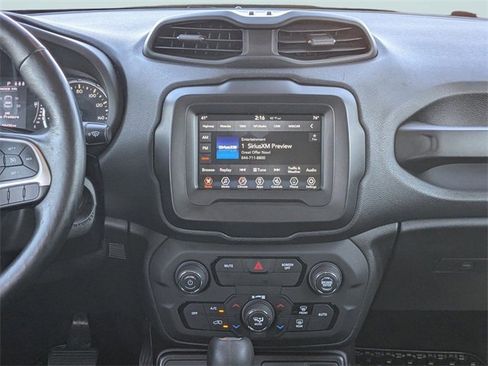 Used 2019 Jeep Renegade Latitude w/ Cold Weather Group image 17