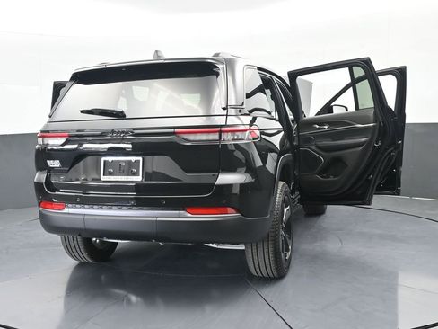 New 2026 Jeep Grand Cherokee Limited w/ Limited Altitude Package RWD image 70