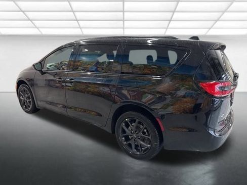 New 2026 Chrysler Pacifica Select w/ S Appearance Package image 4