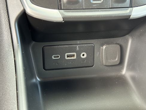 Used 2022 GMC Terrain SLE w/ Elevation Edition image 29