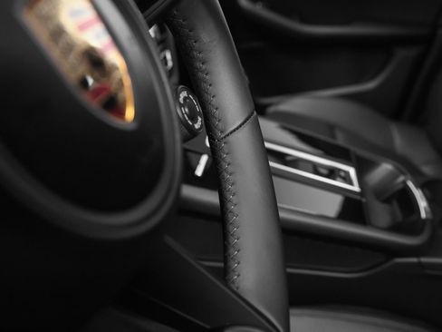 Certified 2026 Porsche Macan image 36