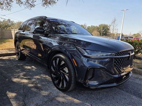 Used 2024 Lincoln Nautilus Reserve w/ Equipment Group 202A image 3