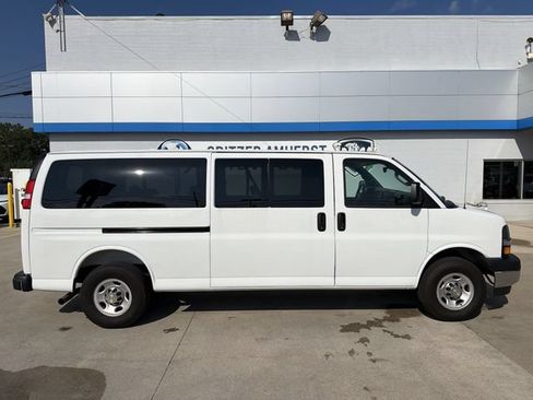 Used 2025 Chevrolet Express 3500 LT w/ LT Preferred Equipment Group RWD image 11