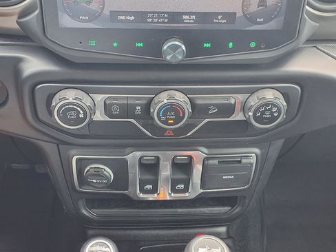 Used 2020 Jeep Wrangler Sport image 17