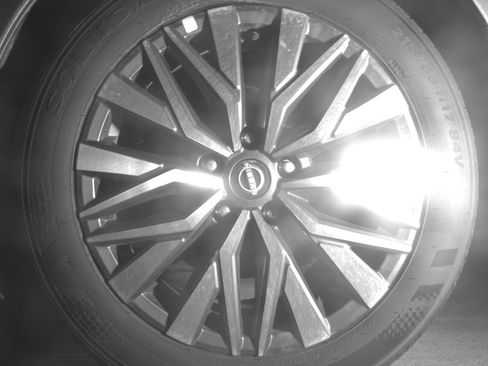 Used 2025 Nissan Altima 2.5 SV FWD image 14