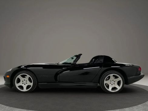 Used 2000 Dodge Viper RT/10 RWD image 2