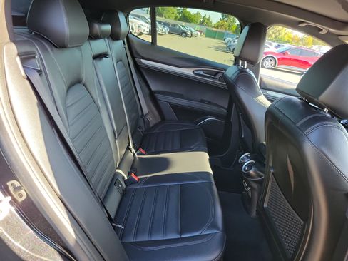 Used 2022 Alfa Romeo Stelvio Veloce AWD/4WD image 22