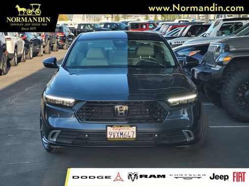 Used 2025 Honda Accord Touring image 2