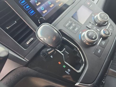 Used 2017 Toyota Sienna SE image 26