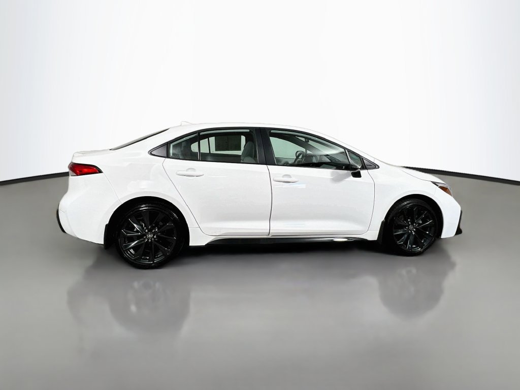 Used 2026 Toyota Corolla SE FWD image 2