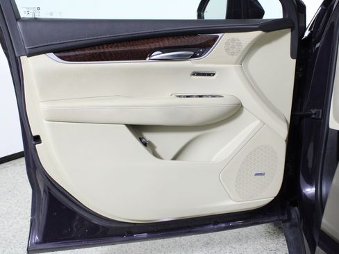 Used 2018 Cadillac XT5 Luxury w/ Driver Awareness Package image 20