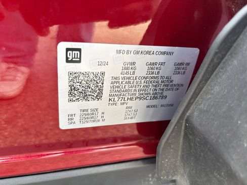 Used 2025 Chevrolet Trax LT FWD image 26