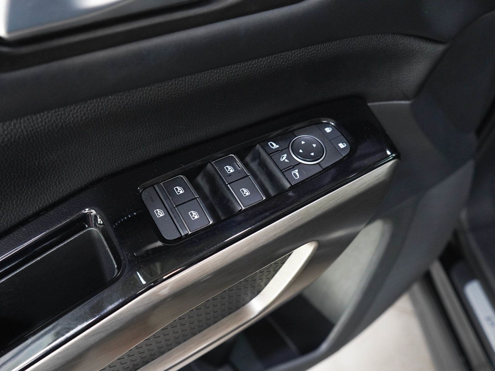 Used 2022 Nissan Pathfinder Platinum AWD/4WD image 20