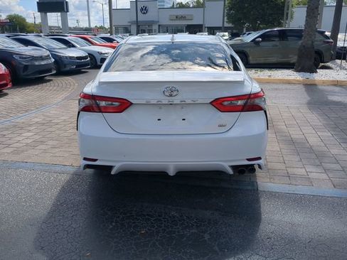 Used 2019 Toyota Camry SE FWD image 5