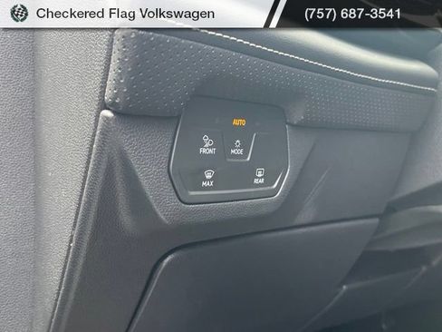 Used 2024 Volkswagen Atlas Cross Sport SE AWD/4WD image 19