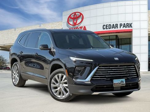 Used 2025 Buick Enclave Preferred FWD image 1