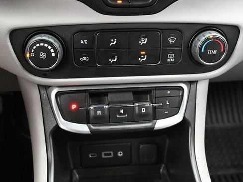 Used 2022 GMC Terrain SLE image 20