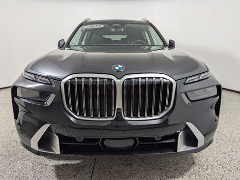 Used 2025 BMW X7 xDrive40i AWD/4WD image 2
