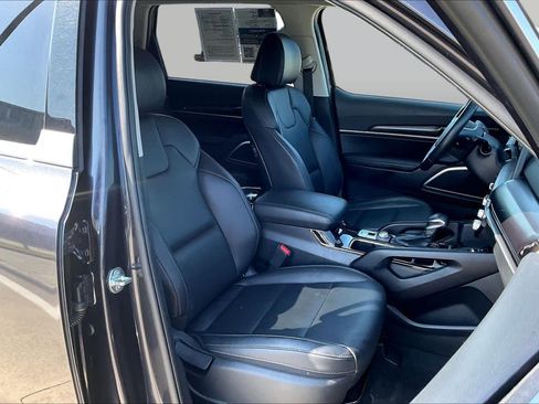 Used 2025 Kia Telluride S FWD image 9