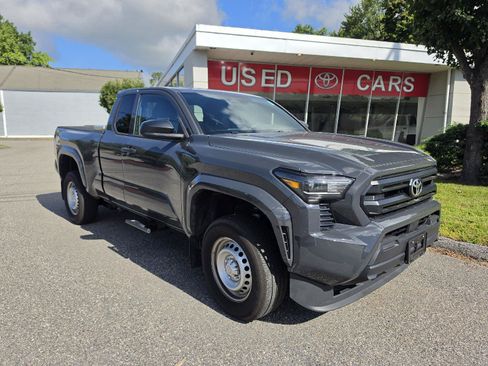 Used 2025 Toyota Tacoma SR AWD/4WD image 1