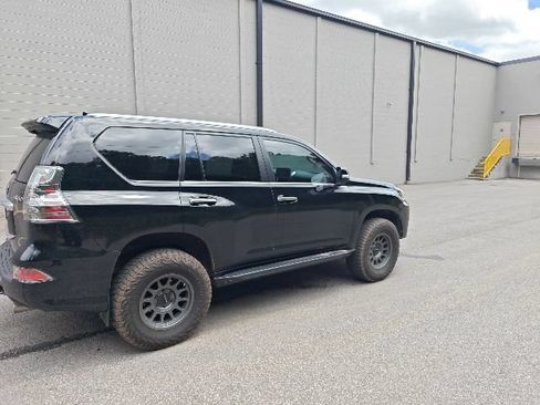Used 2023 Lexus GX 460 Premium w/ Premium Package AWD/4WD image 3