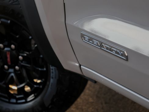 New 2026 GMC Canyon Elevation w/ Convenience Package image 5