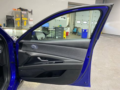 Used 2023 Hyundai Elantra Limited image 28