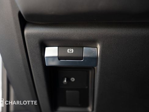 Used 2023 Land Rover Defender 110 V8 image 24