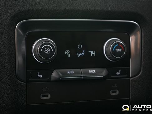 Used 2024 Chevrolet Suburban Z71 w/ Luxury Package image 37