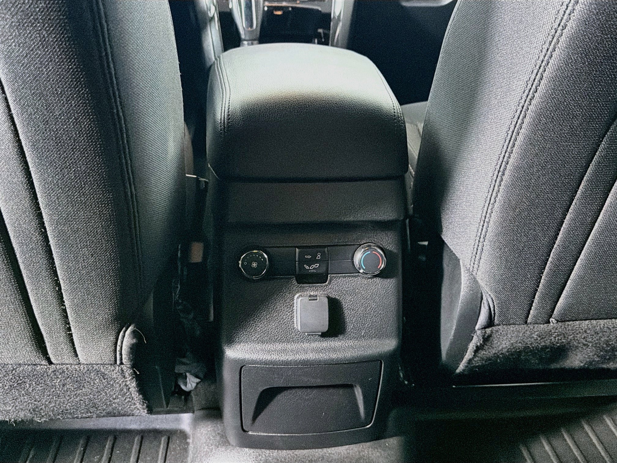 Used 2018 Ford Explorer XLT w/ Equipment Group 201A AWD/4WD image 27