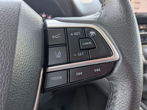 Used 2024 Toyota Sienna XLE FWD image 20