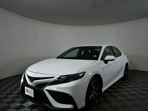 Used 2023 Toyota Camry SE image 6
