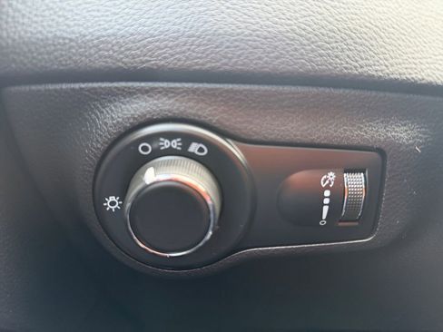 Used 2021 Jeep Compass Sport image 18