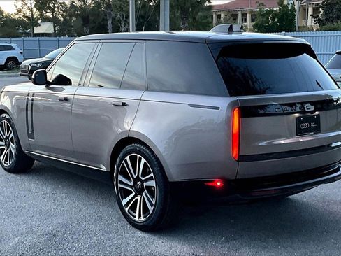 Used 2023 Land Rover Range Rover SE image 7